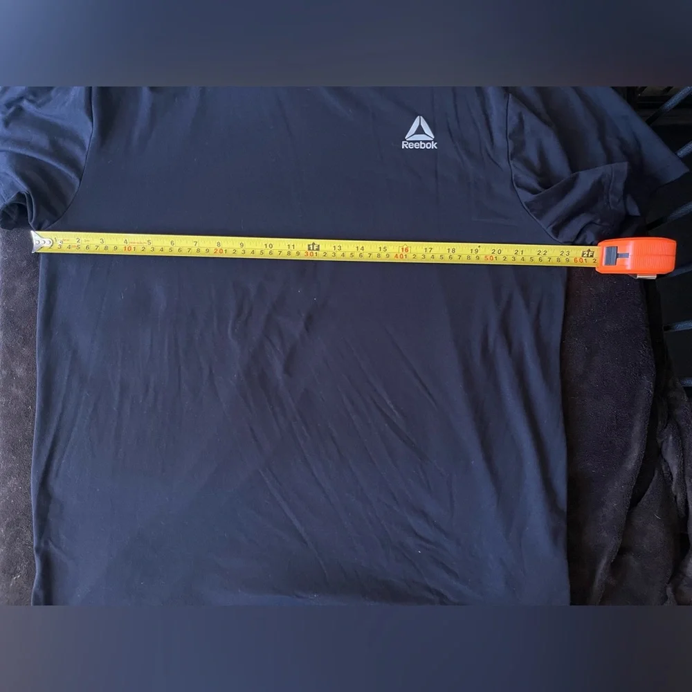 Men's Reebok Core tshirt. Size L - Picture 4 of 6